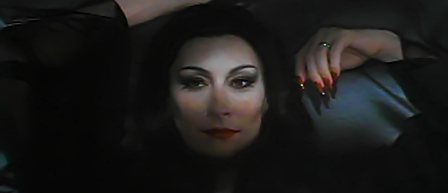 Anjelica Huston som Morticia Addams