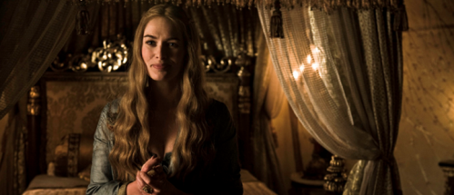 Dronning Cersei (Lena Headey) gleder seg til litt sengekos