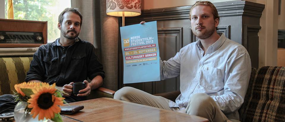Endre Solhjem Knutsen (v) og Olav Friisberg Larssen (h) samarbeider om rollene som sjef og programansvarlig under årets utgave av Norsk Studentfilmfestival