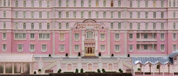 Se den første smakebiten fra Wes Andersons The Grand Budapest Hotel