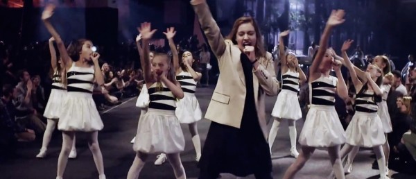 Se Spike Jonzes live-musikkvideo for Arcade Fires Afterlife med Greta Gerwig