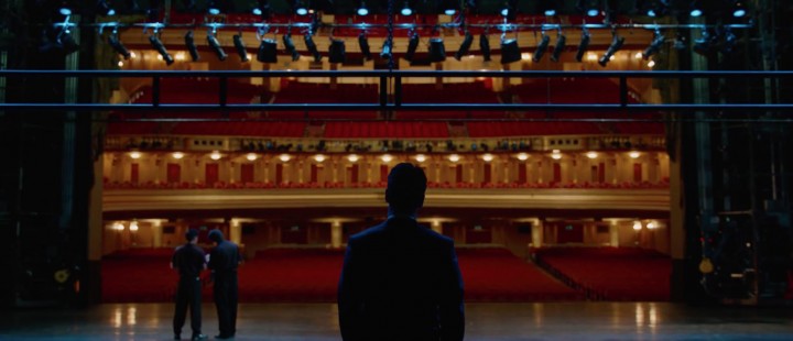 Se Michael Fassbender innta scenen i fersk teaser til Danny Boyles Steve Jobs