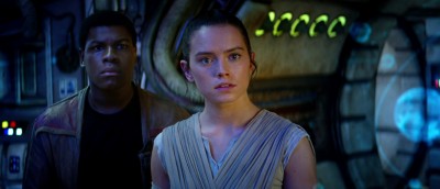 Star Wars: The Force Awakens leverer forrykende underholdning og skaper ny entusiasme