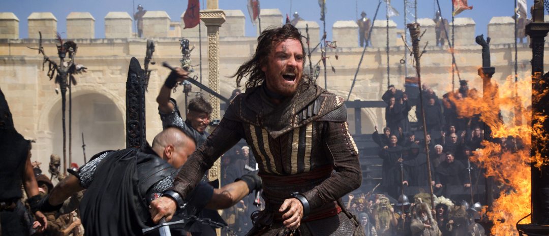 Michael Fassbender på tidsreise i den actionfylte første traileren til spillfilmatiseringen Assassin’s Creed