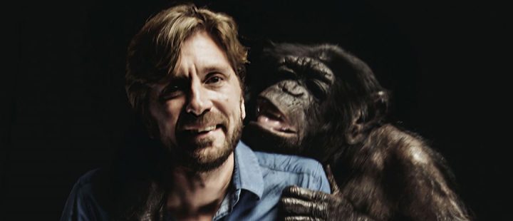 Ruben Östlund og sjimpansen Tiby fra «Rutan».