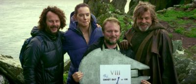 Produsent Ram Bergman, Daisy Ridley, Rian Johnson og Mark Hamill på første opptaksdag til «The Last Jedi» (2017).